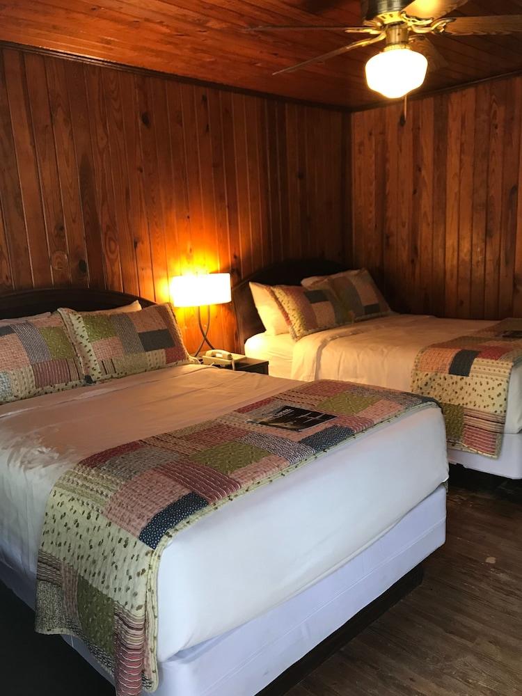 The Riverside Lodge at Chimney Rock photo 48