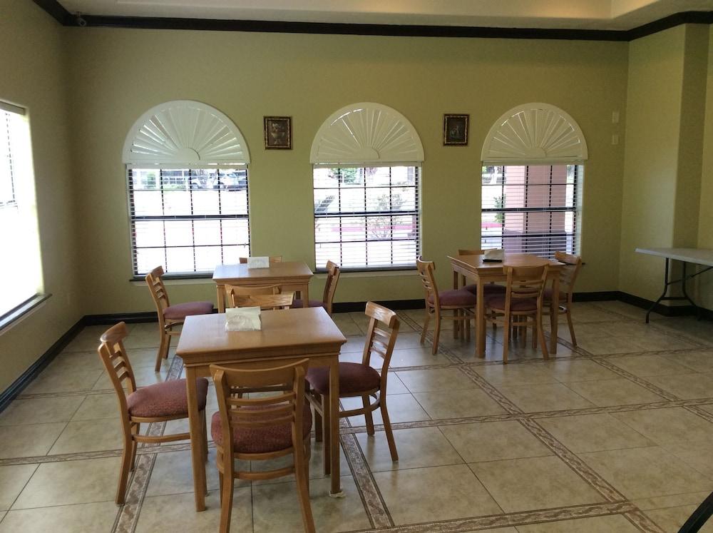 Texas Inn Weslaco photo 52