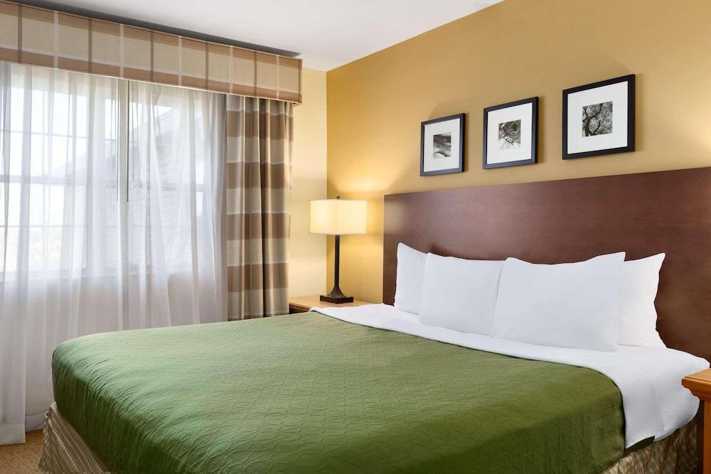 Country Inn & Suites Rochester South Mayo Clinic photo 4