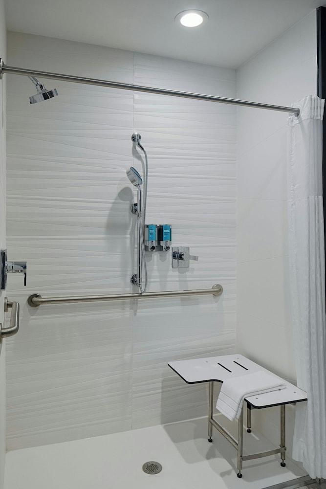 Aloft Columbus University District photo 15
