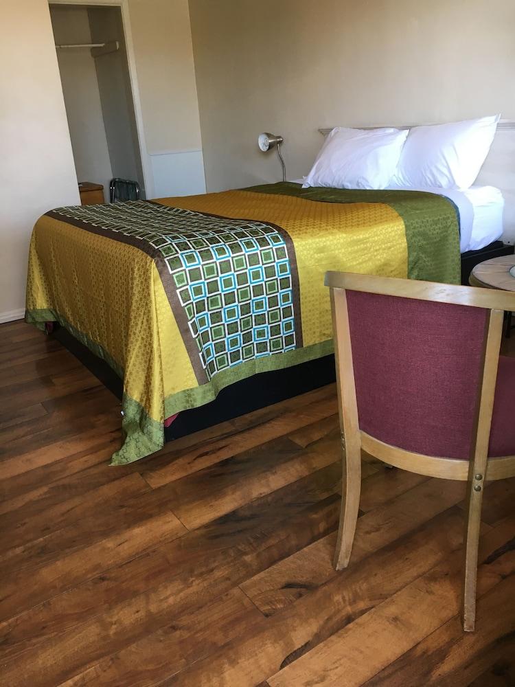 Diamond View Motel photo 8