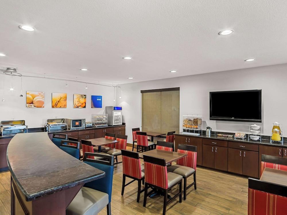 Comfort Suites Lindale - Tyler North photo 28