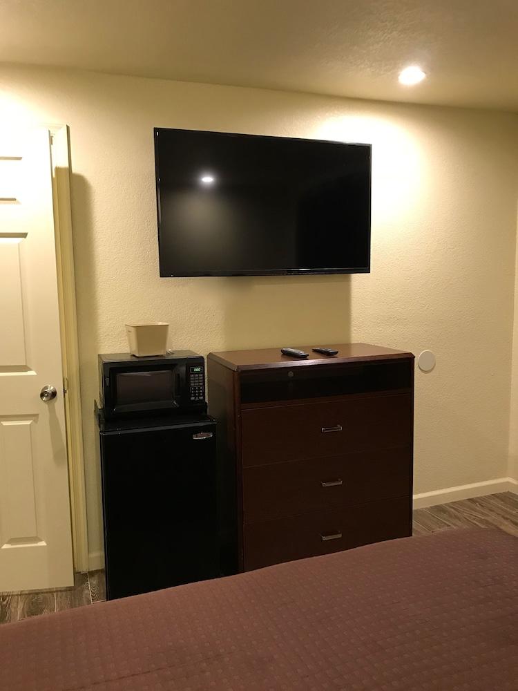 Whistling Pines - Daily & Extended Stay, Elizabeth City photo 14
