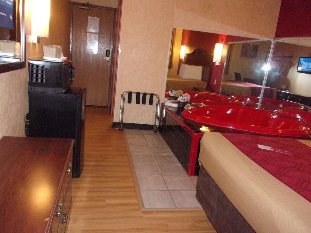 Econo Lodge Kent - Akron West photo 39