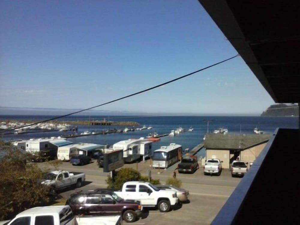 Curley's Resort & Dive Center photo 11
