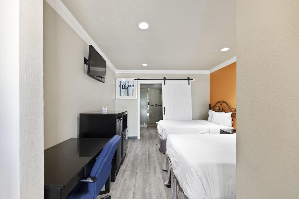 Le Blanc Inn & Suites photo 58