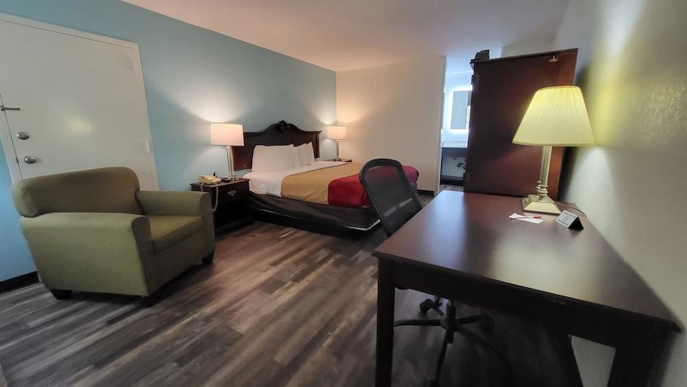 Greeneville Inn and Suites photo 11