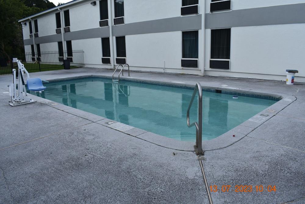 Executive Inn and Suites Baker photo 21