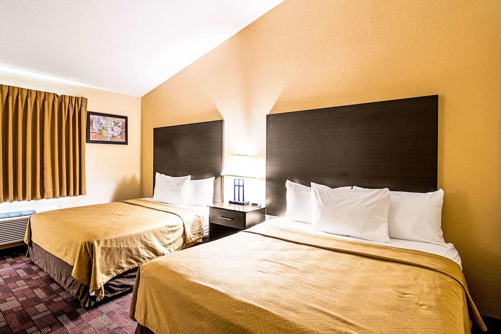 Econo Lodge Watertown photo 21