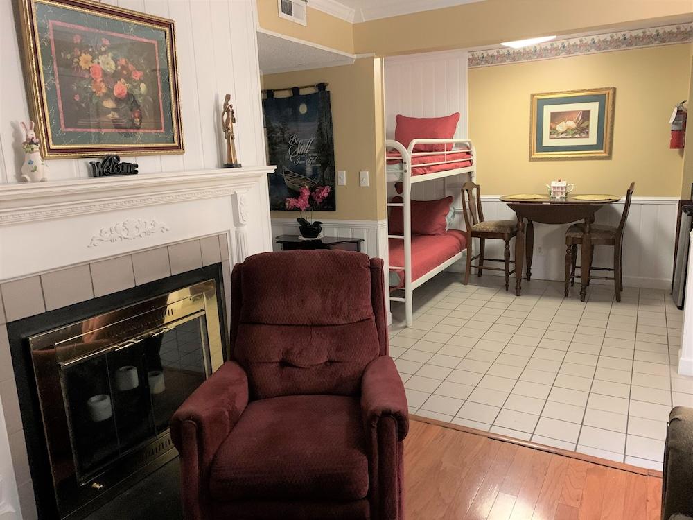Oak Square Rentals photo 78