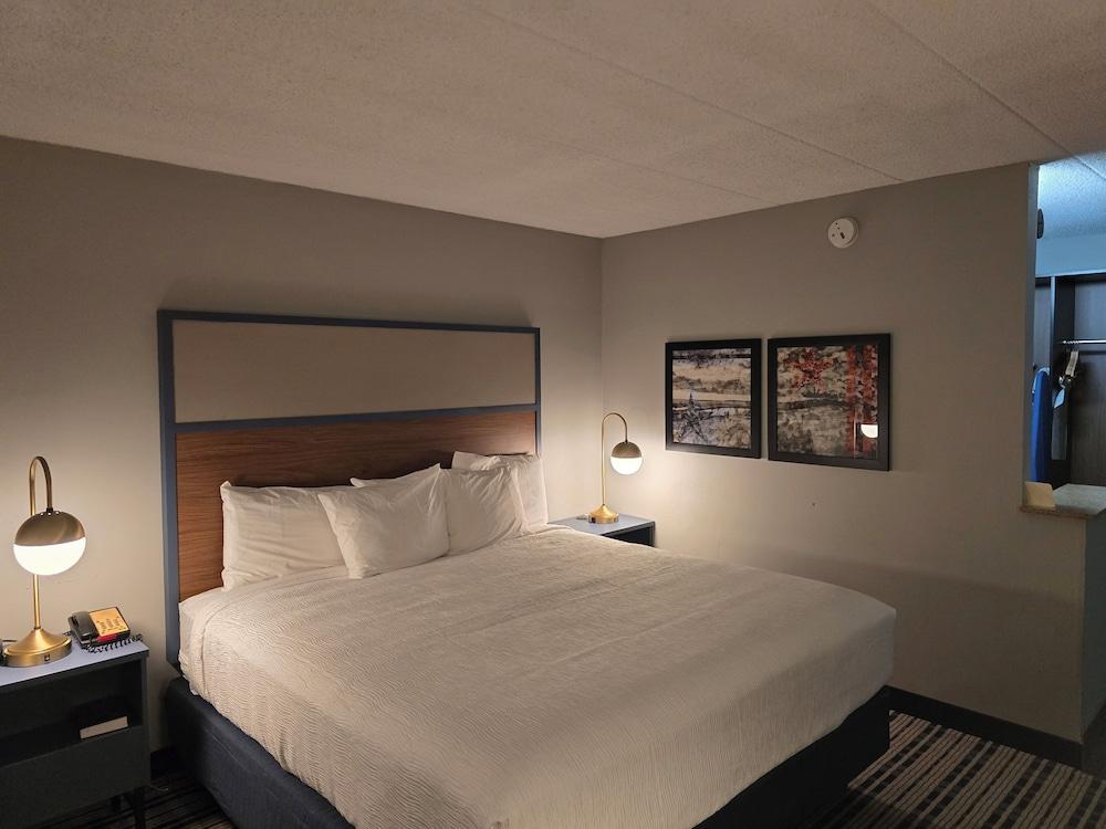 AmericInn by Wyndham Beloit photo 10