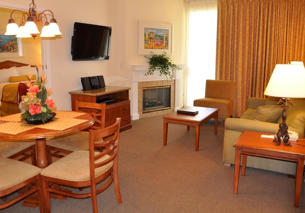 Club De Soleil All-Suite Resort photo 10
