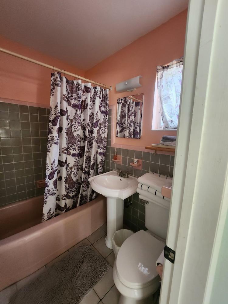 Silver Sands Motel photo 59