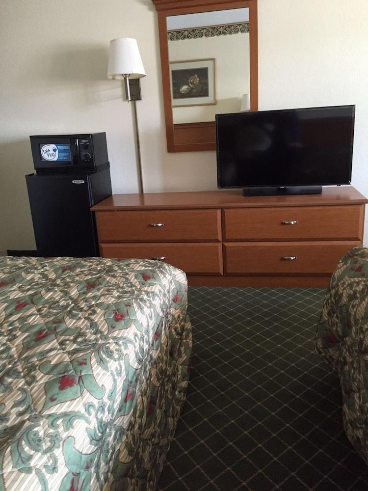 Economy Inn photo 34