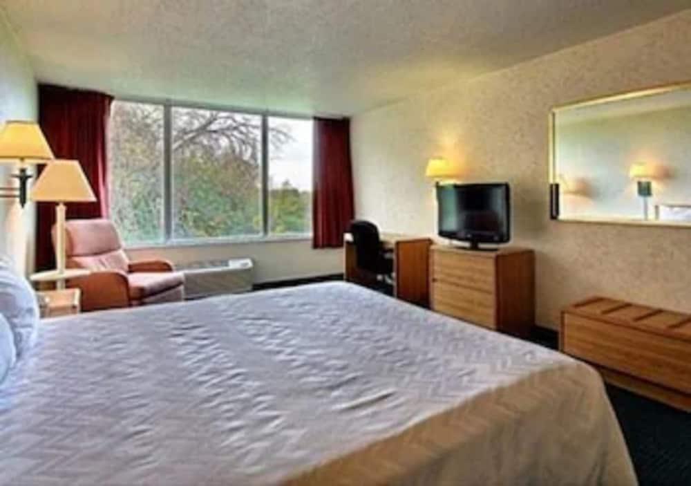 Airport Inn Flint photo 5
