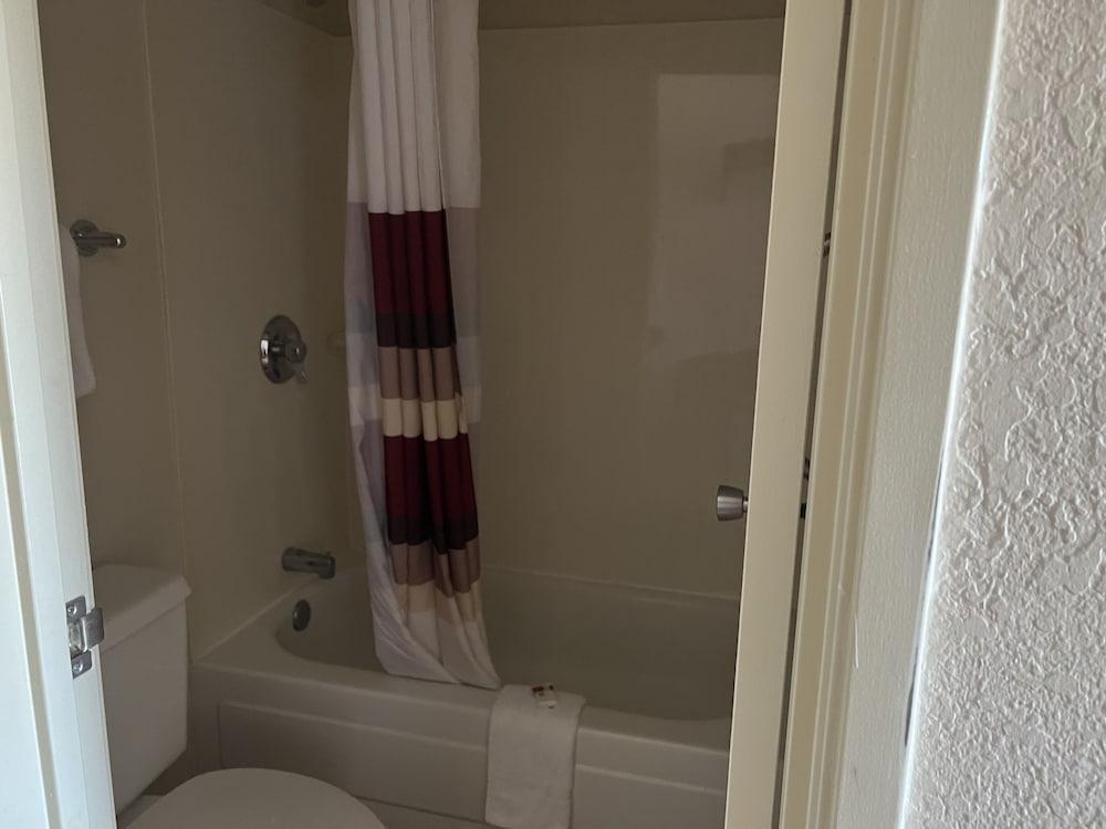Travelodge by Wyndham Holland/Toledo photo 12