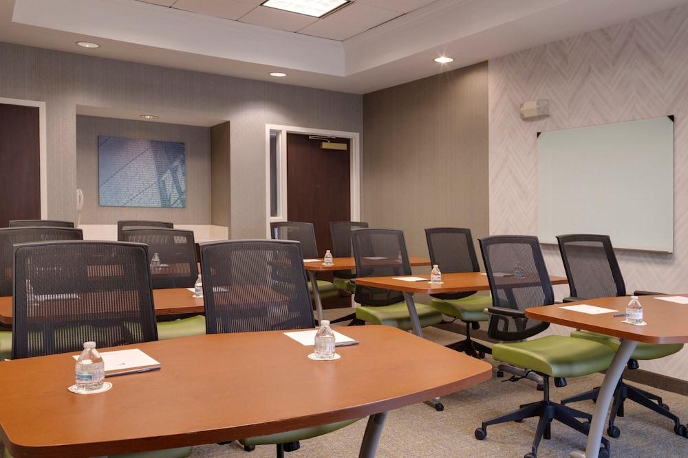 SpringHill Suites by Marriott Newark Liberty International photo 32