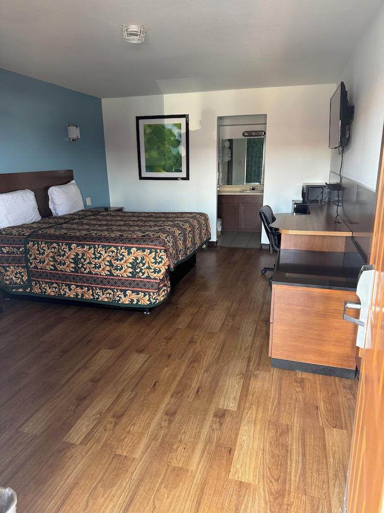 spanish trails inn photo 9