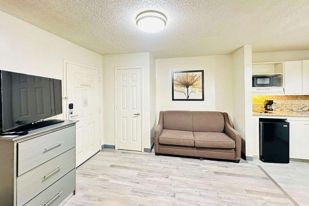 Suburban Studios Abercorn photo 30