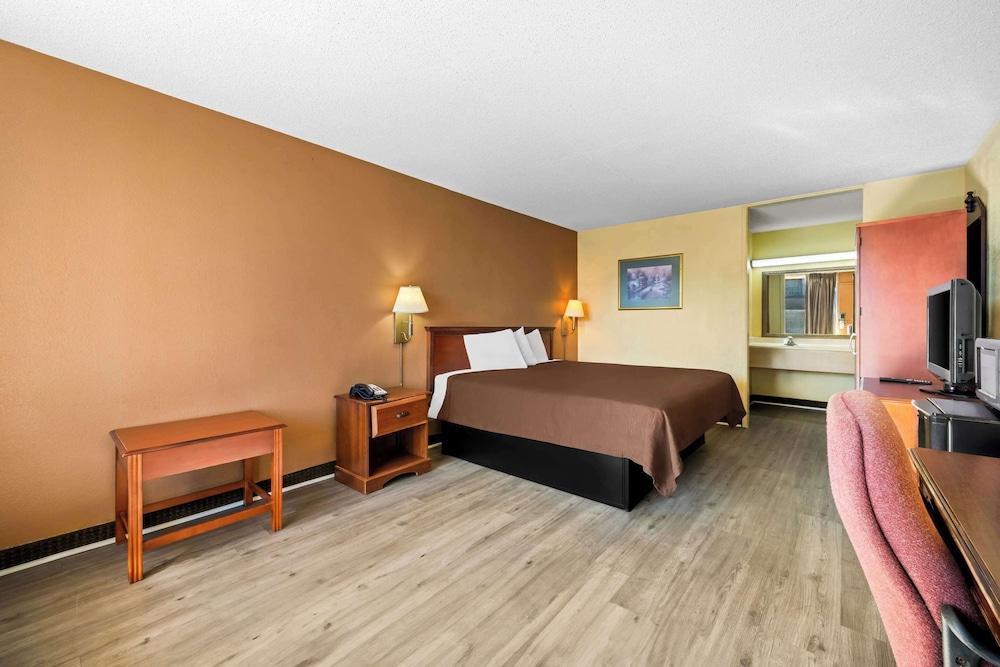 Rodeway Inn Monroe photo 14
