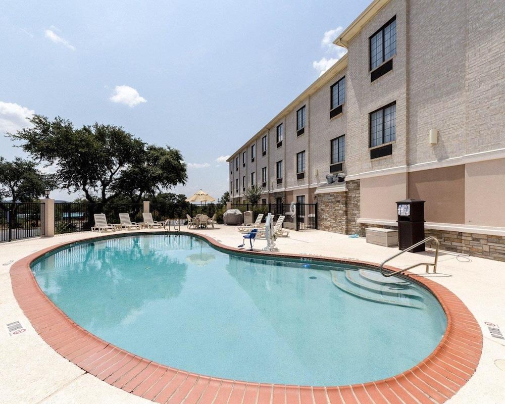 Comfort Inn & Suites Burnet photo 54