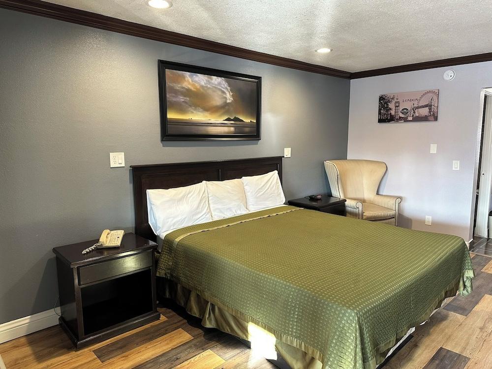 Corona Inn photo 2