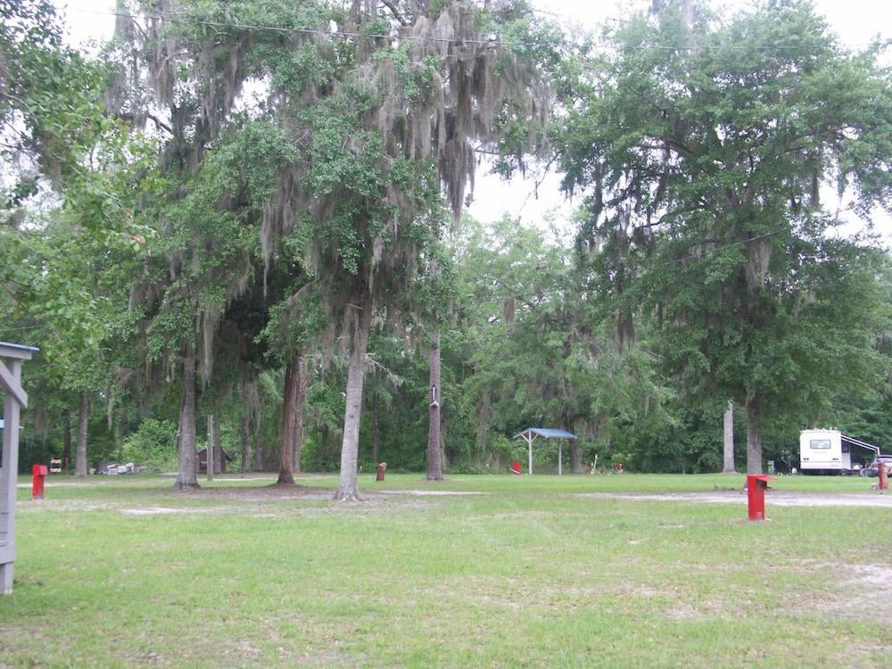 Deerwood Inn and Madison Campground photo 22