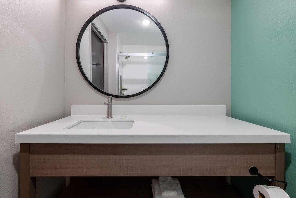 Echo Suites Extended Stay By Wyndham Naples photo 10