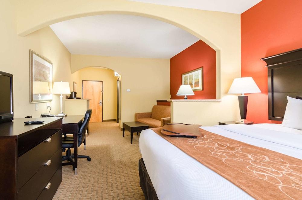 Comfort Suites Salina South photo 55