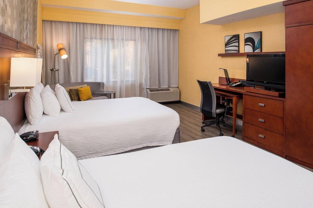 Courtyard Marriott Victorville photo 17