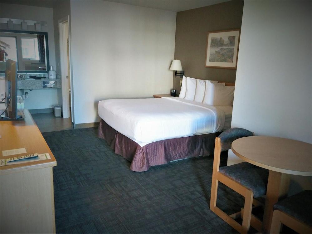 Sugarloaf Mt Motel photo 21