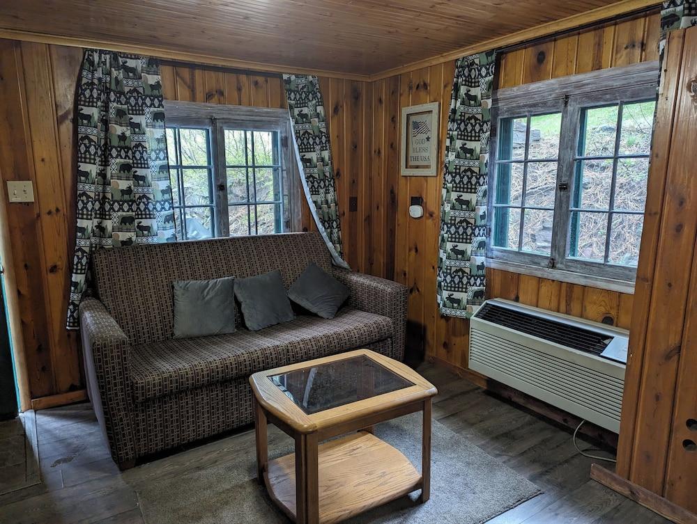 Ponderosa Pines Inn and Cabins photo 3