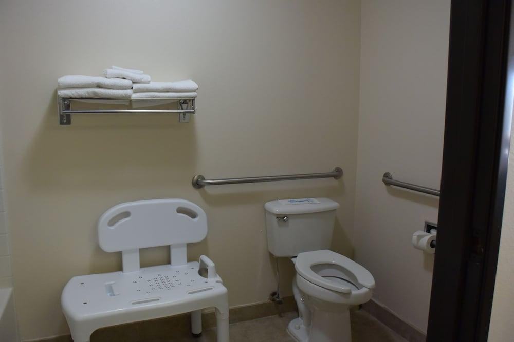 Travelodge Suites by Wyndham Newberg photo 84