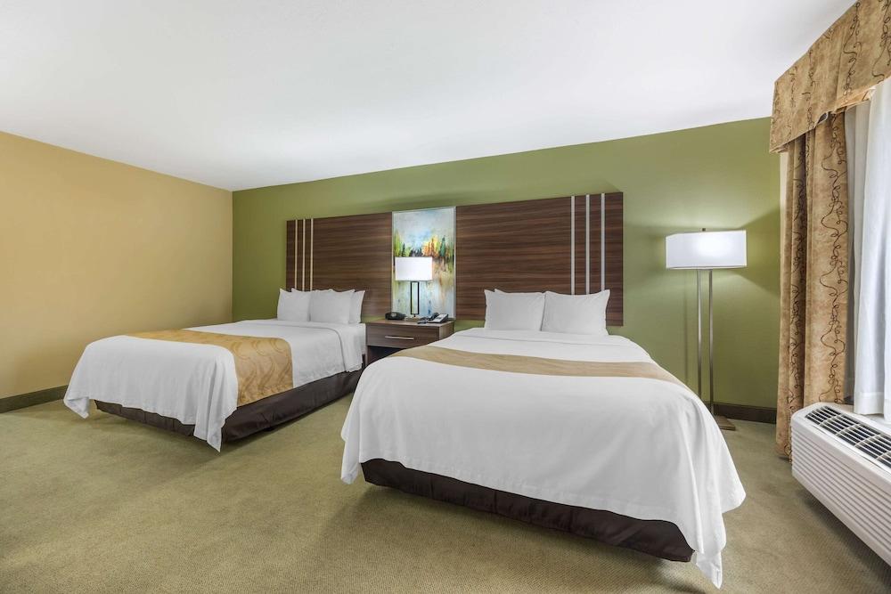 Quality Inn Paris photo 19