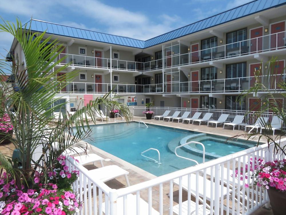 Spray Beach Oceanfront Hotel — hotel in Beach Haven