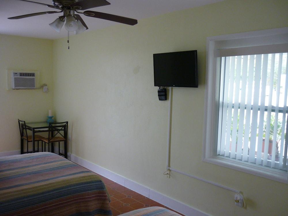 Palm Court Motel photo 15