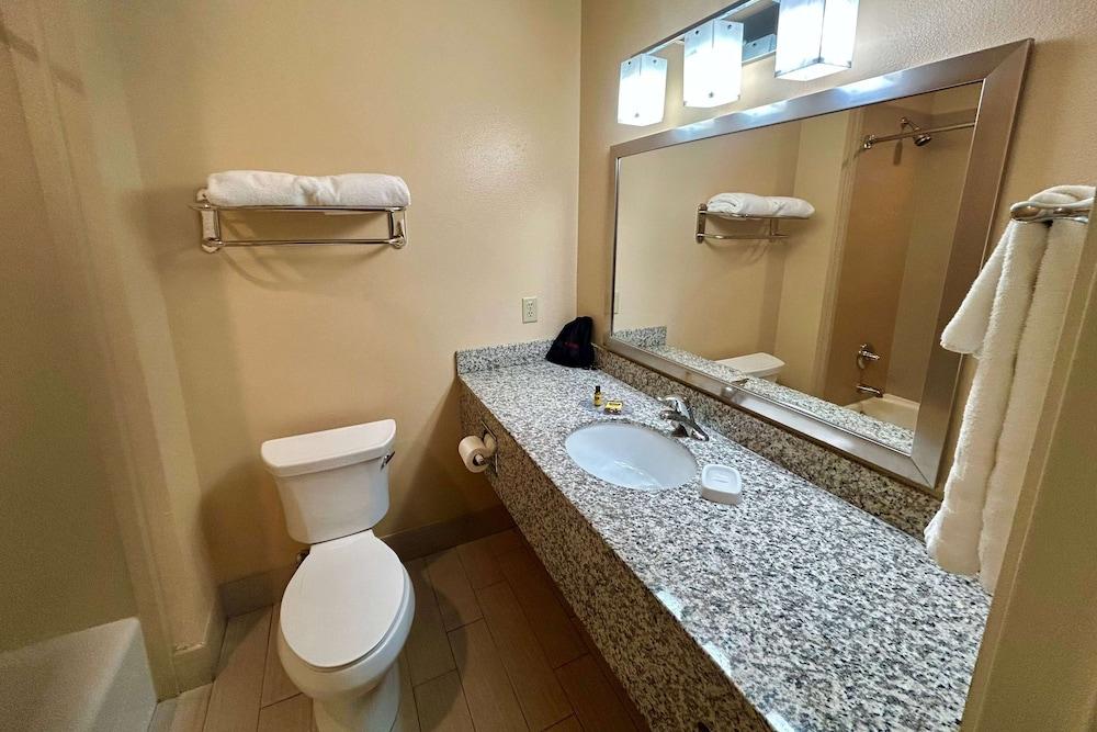 Wyndham Garden Lancaster CA photo 27