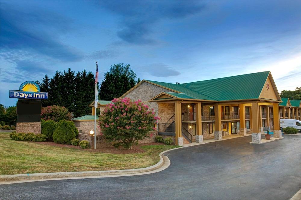 Days Inn by Wyndham Conover-Hickory photo 36