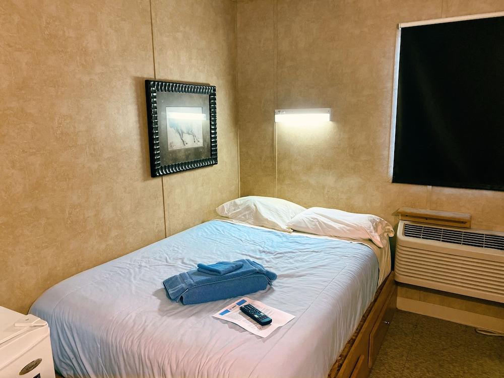 Target Hospitality-Odessa West Lodge photo 12