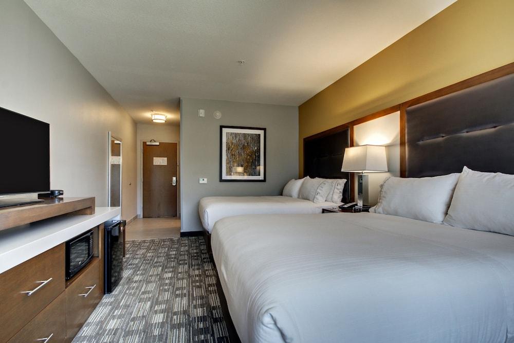 Holiday Inn Express Hotel & Suites Albany by IHG photo 31