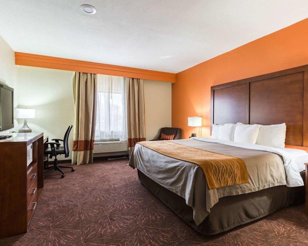 Econo Lodge Inn & Suites East photo 41