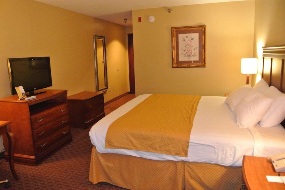 Quality Inn & Suites Carthage near Precious Moments Chapel photo 18