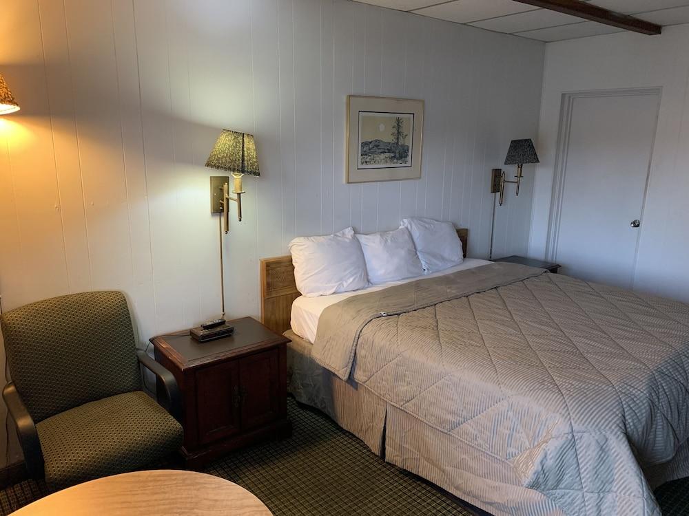 Travelers Inn photo 2
