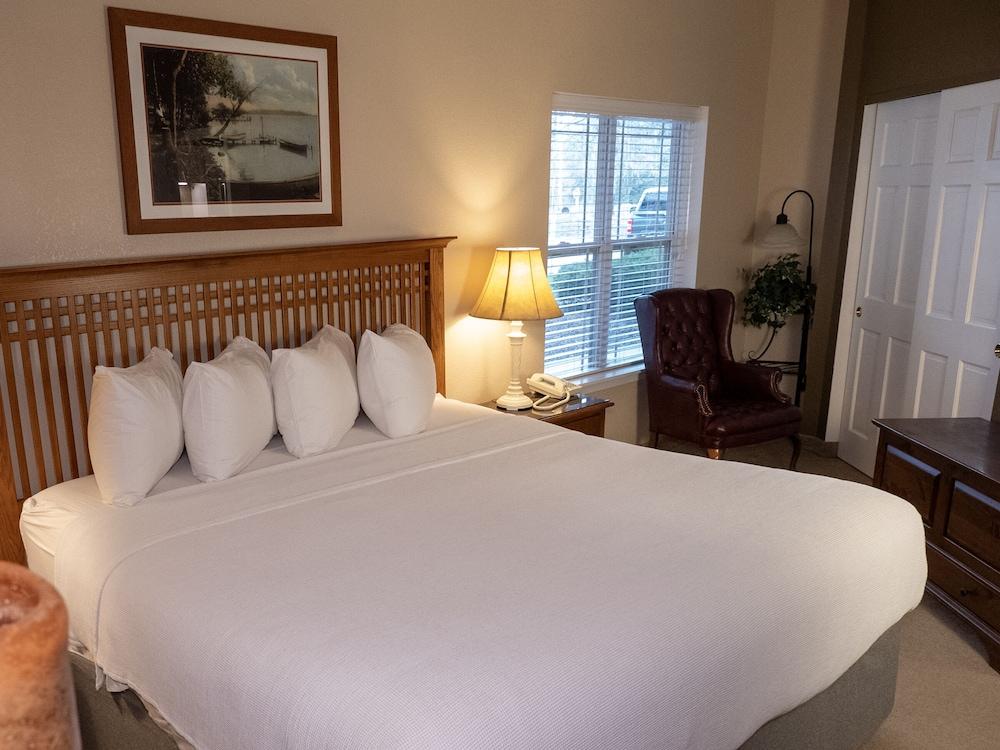 Delavan Lake Resort photo 12