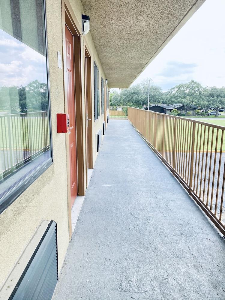 Executive Inn Kingsville photo 21