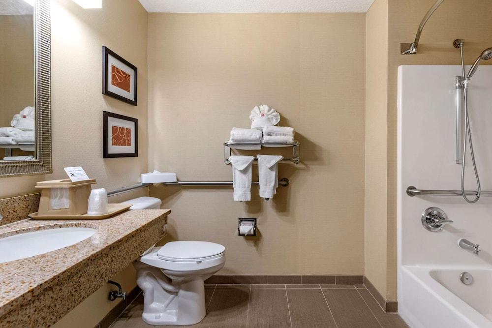 Comfort Suites Linn County photo 61