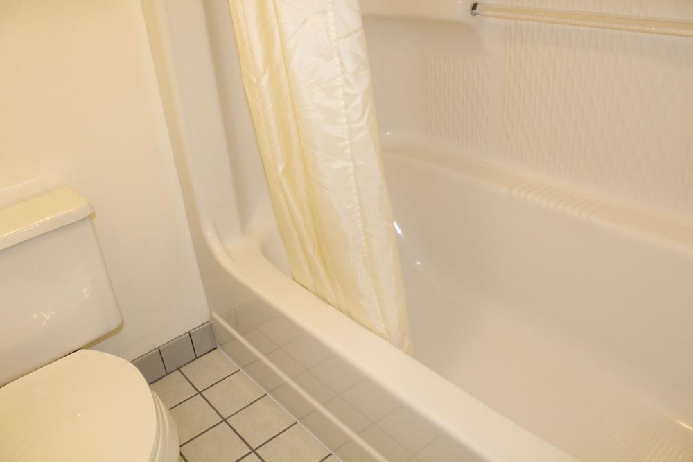 Inn at Lander, Travelodge by Wyndham photo 35