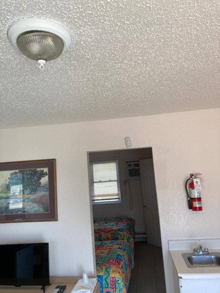 Surfside Motel photo 10