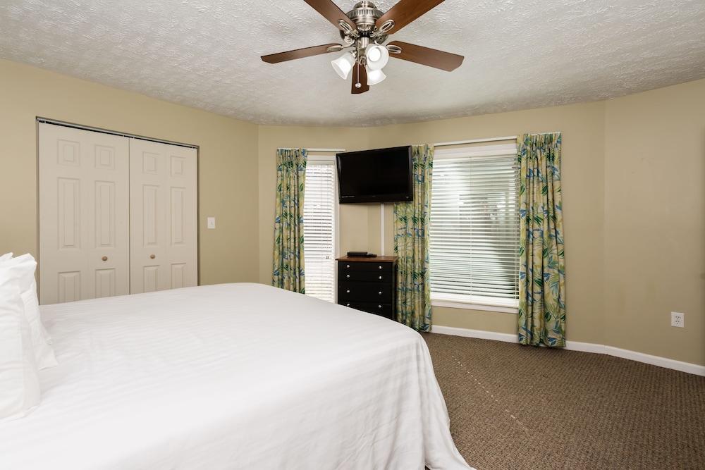 Country Club Villas photo 6
