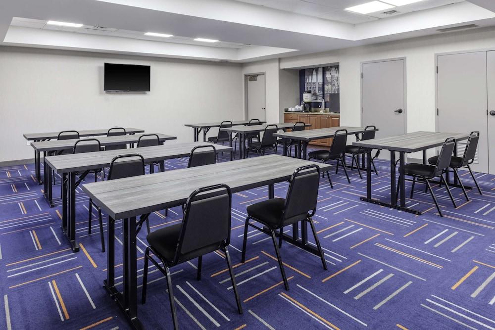 Hampton Inn Sarasota - I-75 Bee Ridge photo 31